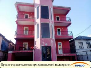 В Грузии на курорте Кобулети по адресу ул. Руставели №239, в 200 метрах от пляжа, в семейной гостинице сдаются 2-х местные комнаты