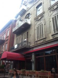 Продается 5-комнатная квартира в центре Тбилиси