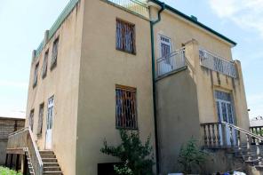 Продается частный 3-х этажный дом в Тбилиси, в Дигомском массиве рядом с парком