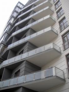 Срочно продается 5 комнатная квартира  в самом центре города в районе Ваке.В состоянии нового евроремонта,комфорта и уюта.