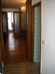 Срочно продается частный дом на Сабуртало в 180 метрах от улицы Нуцубидзе.