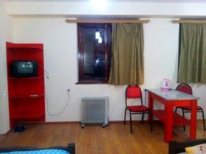 Сдается посуточно 2-комнатная на проспекте Руставели,улице Сараджишвили.Отличная квартира со всем необходимым.
