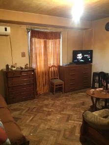 Продаю просторную 3-хкомнатную квартиру в центре Тбилиси