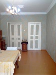 Уникальная 3-х комнатная квартира в самом центре старого Тбилиси, историческом районе Сололаки, на улице Галактиона Табидзе.