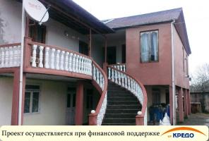В Грузии на курорте Кобулети по адресу ул. Агмашенебели №796, в 100 метрах от пляжа, сезонно сдаются комнаты