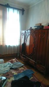Продам недорого большую 5-и комнатную квартиру + капитальный гараж в г. Тбилиси