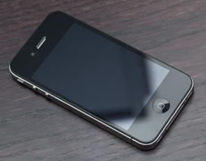 Новый Apple iPhone 32GB черный 4 4.2.1 завода разблокирована